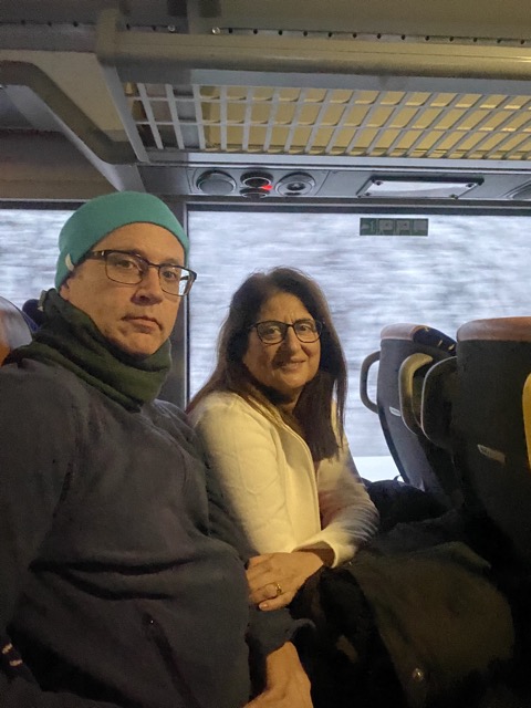 M y N en el bus