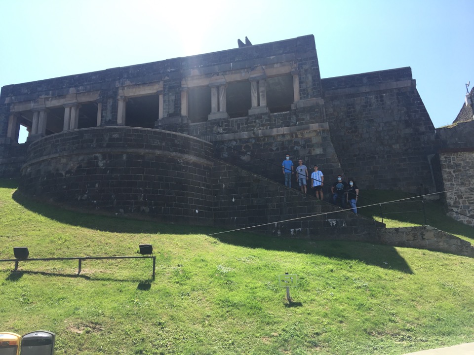 Subiendo al monumento