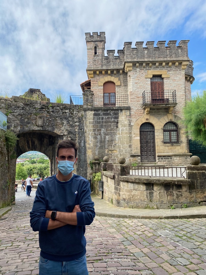Casita con almenas