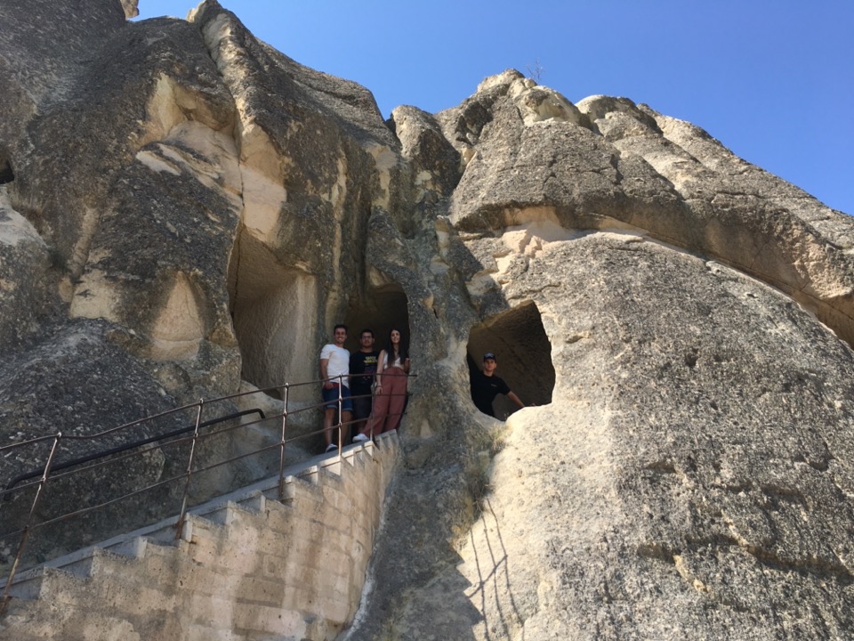 La primera gruta-iglesia