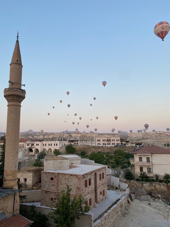 Mezquita y globos