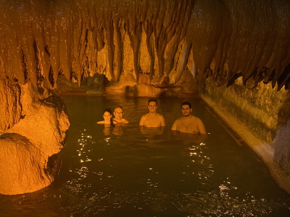 Piscina termal inferior