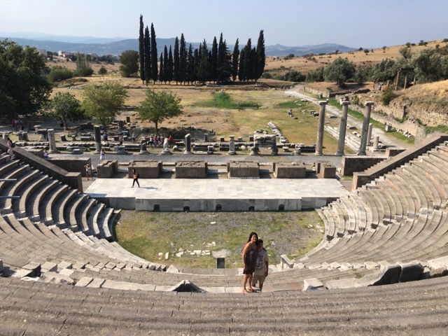 En el teatro del Asclepeion