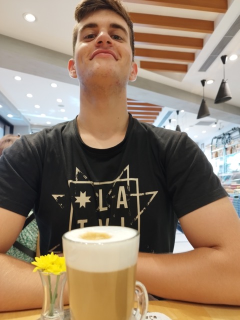 Rubén con su café especial